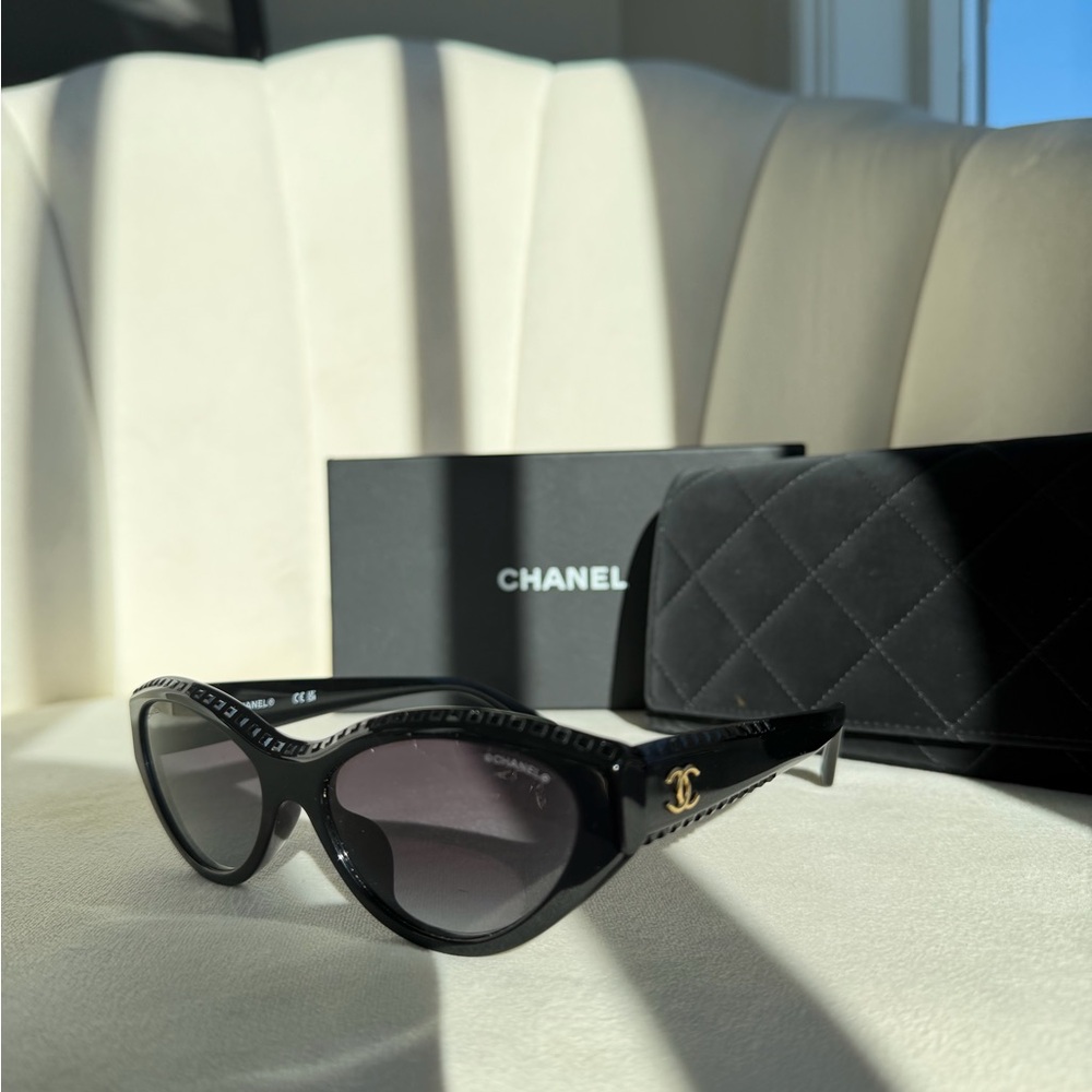 CHANEL Black Cat-Eye Sunglasses with Gold CC Accent